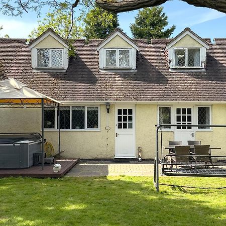 Rural Lodge Stay In Windsor! Hot Tub! Sleeps 20 布雷 外观 照片