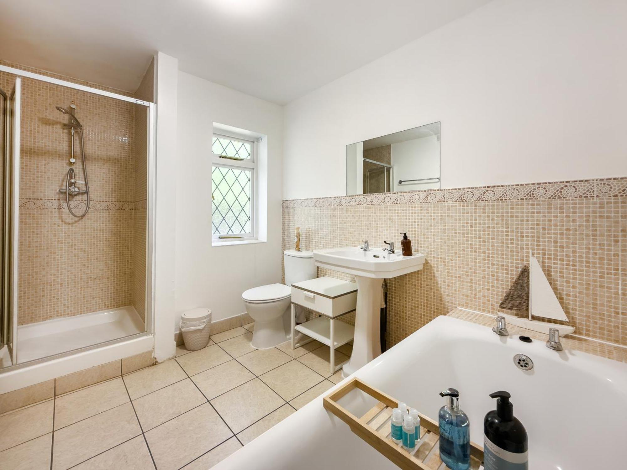 Rural Lodge Stay In Windsor! Hot Tub! Sleeps 20 布雷 外观 照片