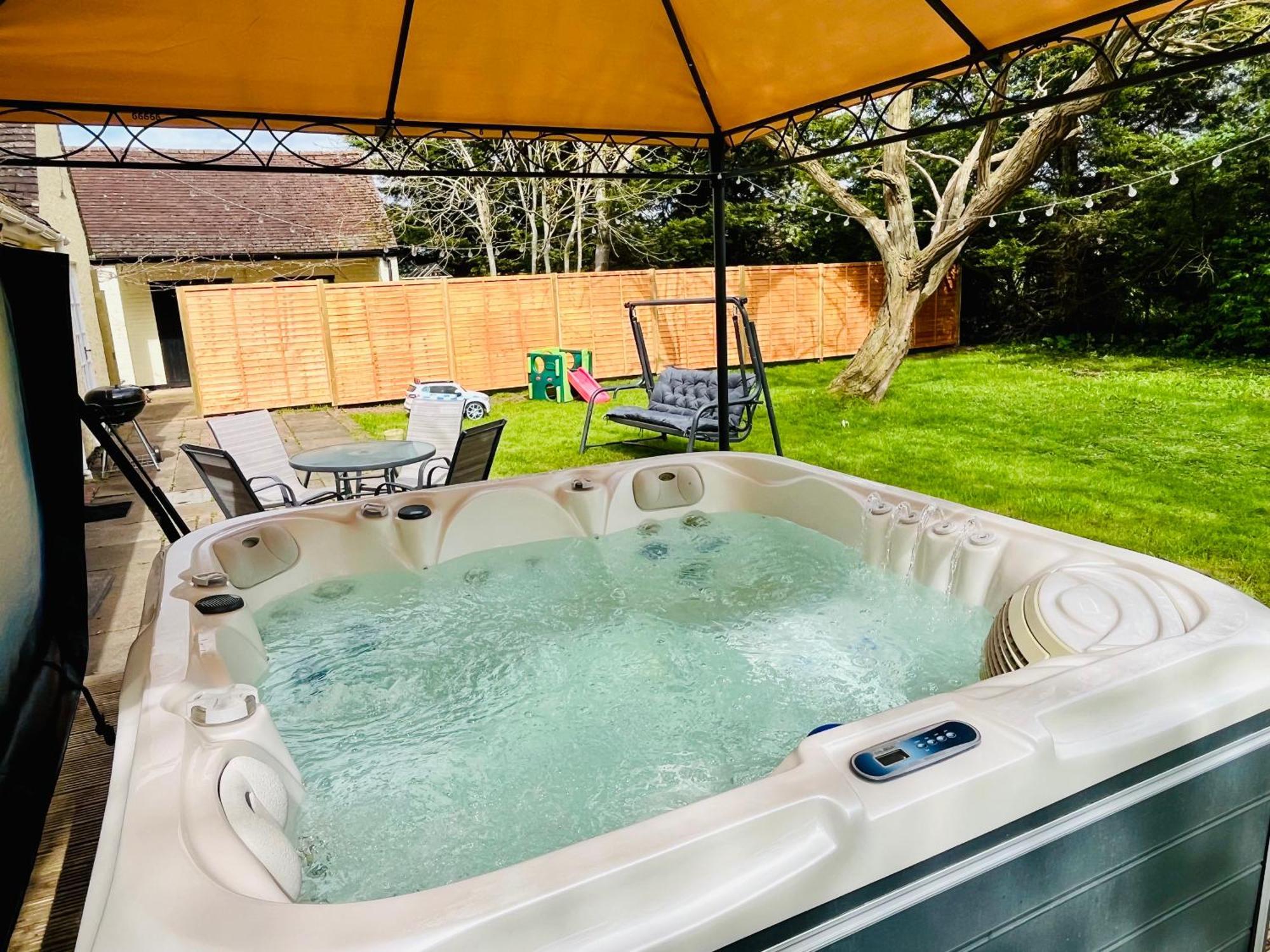 Rural Lodge Stay In Windsor! Hot Tub! Sleeps 20 布雷 外观 照片