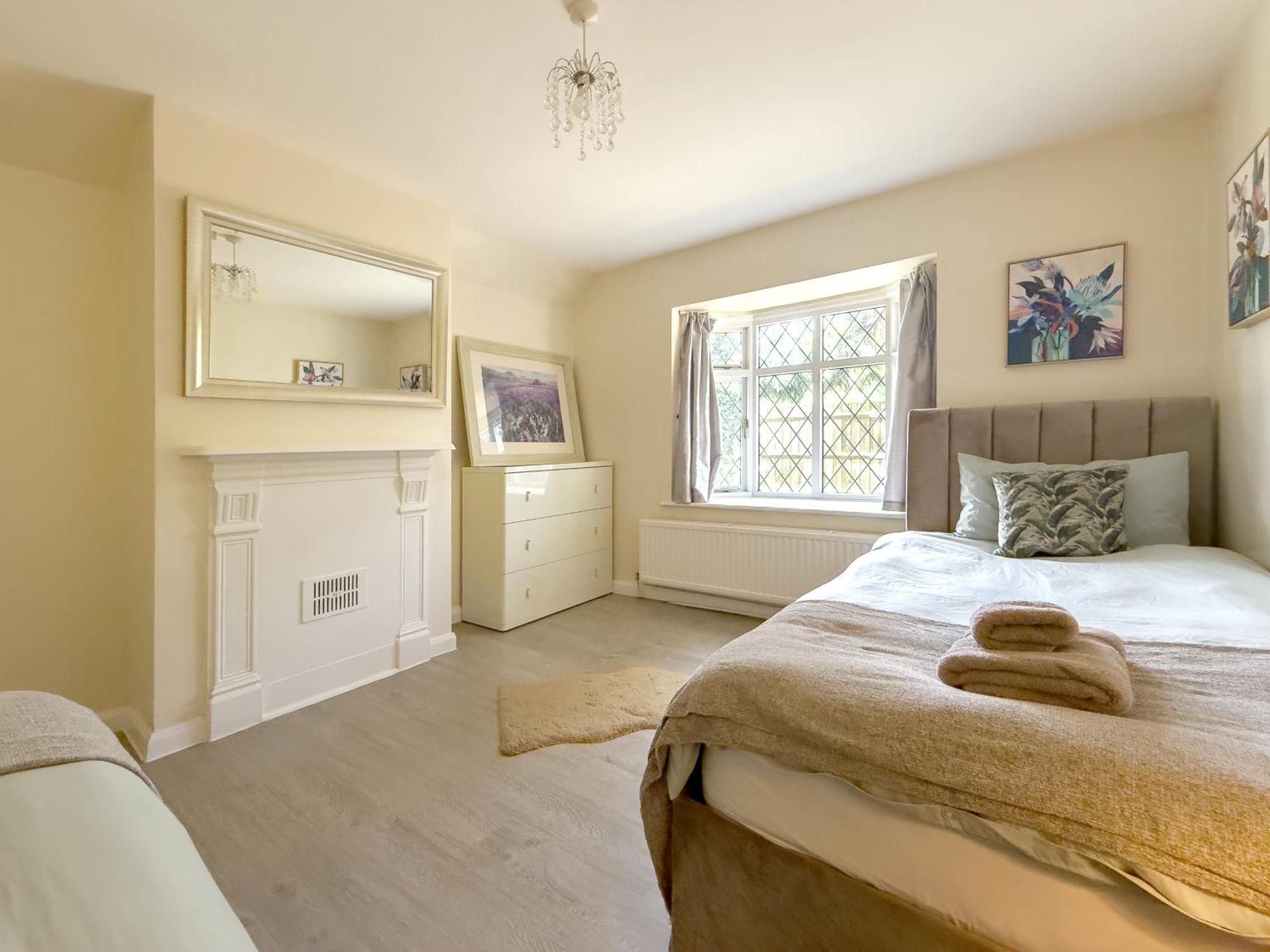 Rural Lodge Stay In Windsor! Hot Tub! Sleeps 20 布雷 外观 照片