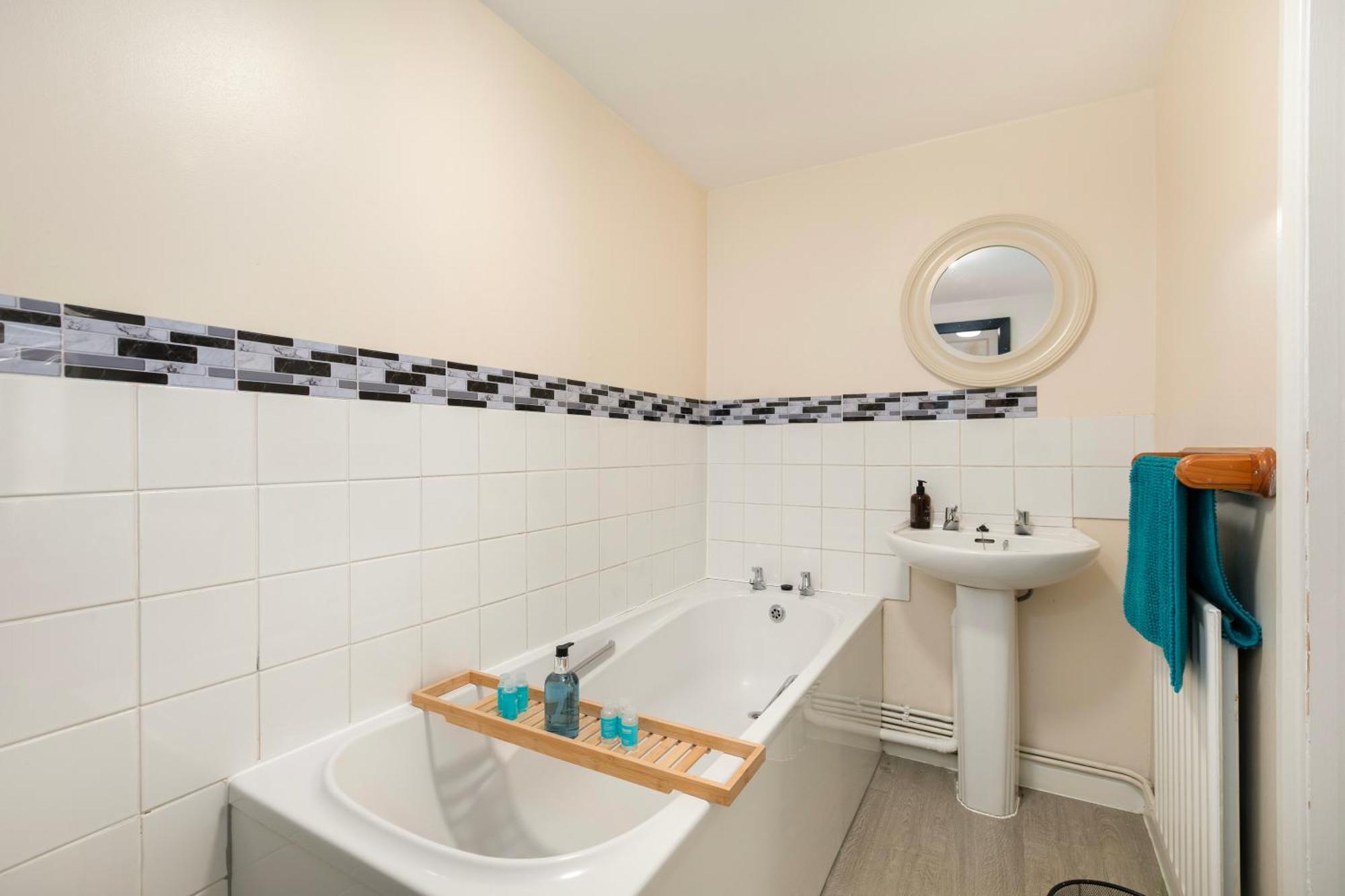 Rural Lodge Stay In Windsor! Hot Tub! Sleeps 20 布雷 外观 照片