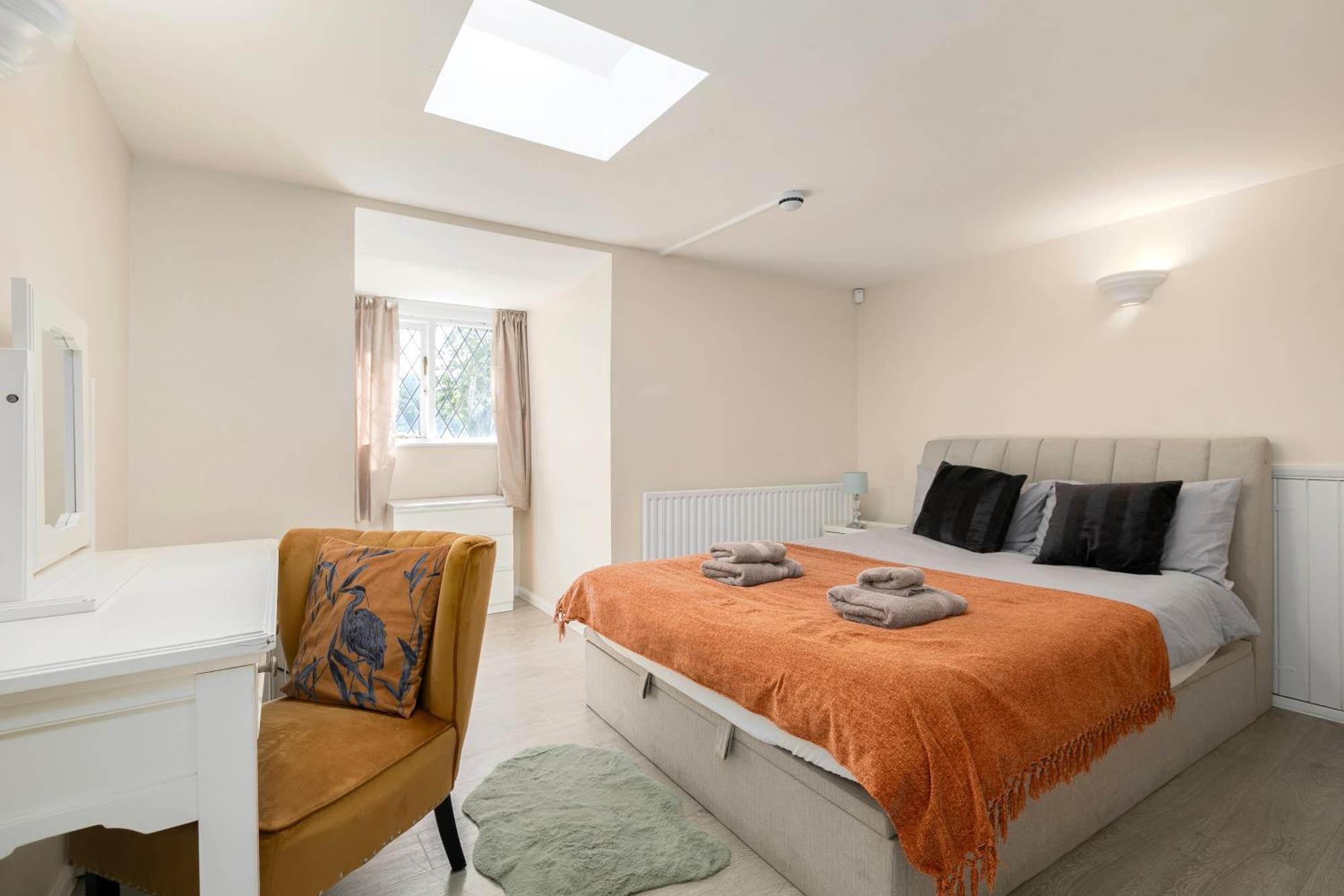 Rural Lodge Stay In Windsor! Hot Tub! Sleeps 20 布雷 外观 照片
