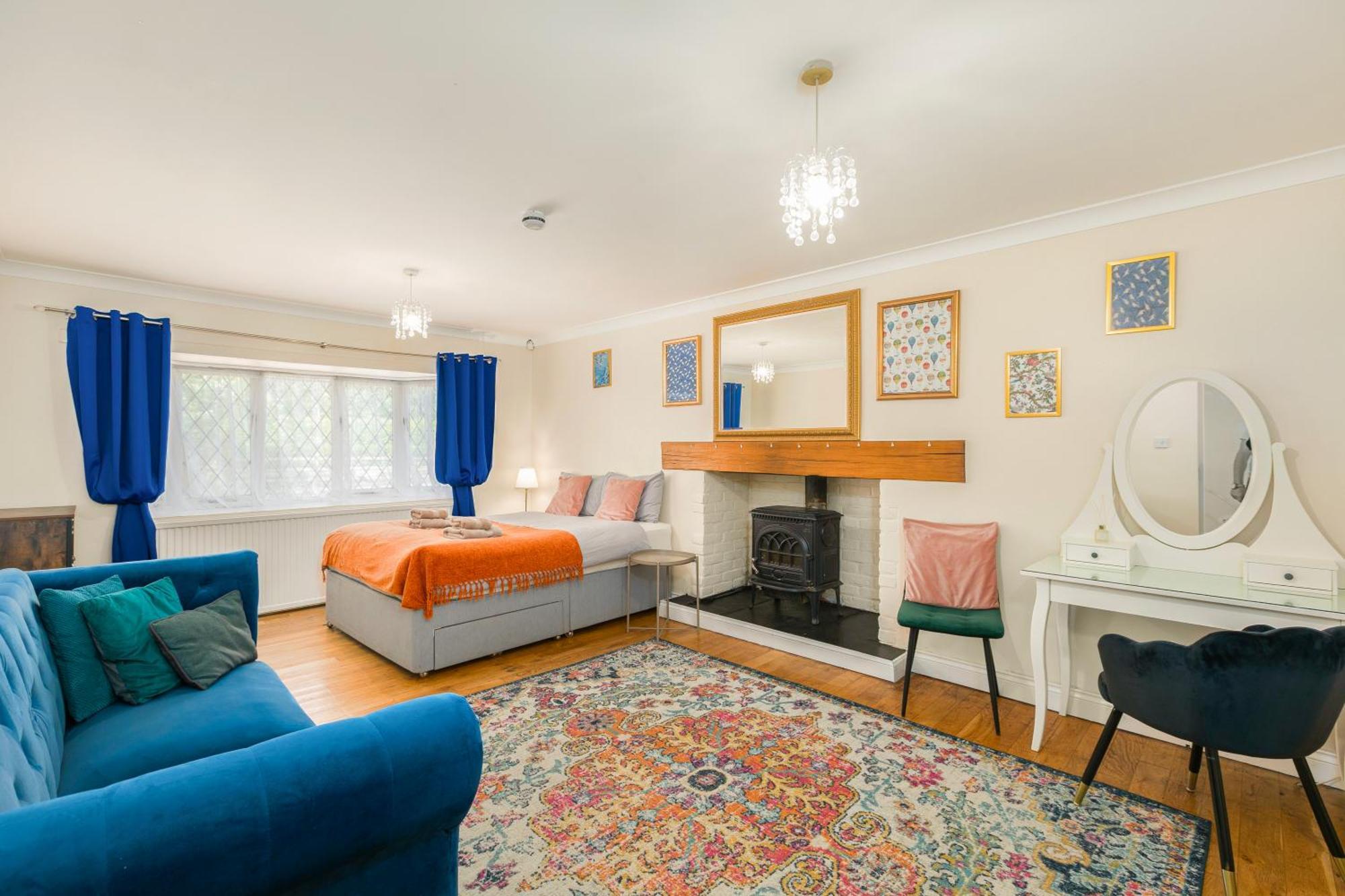 Rural Lodge Stay In Windsor! Hot Tub! Sleeps 20 布雷 外观 照片
