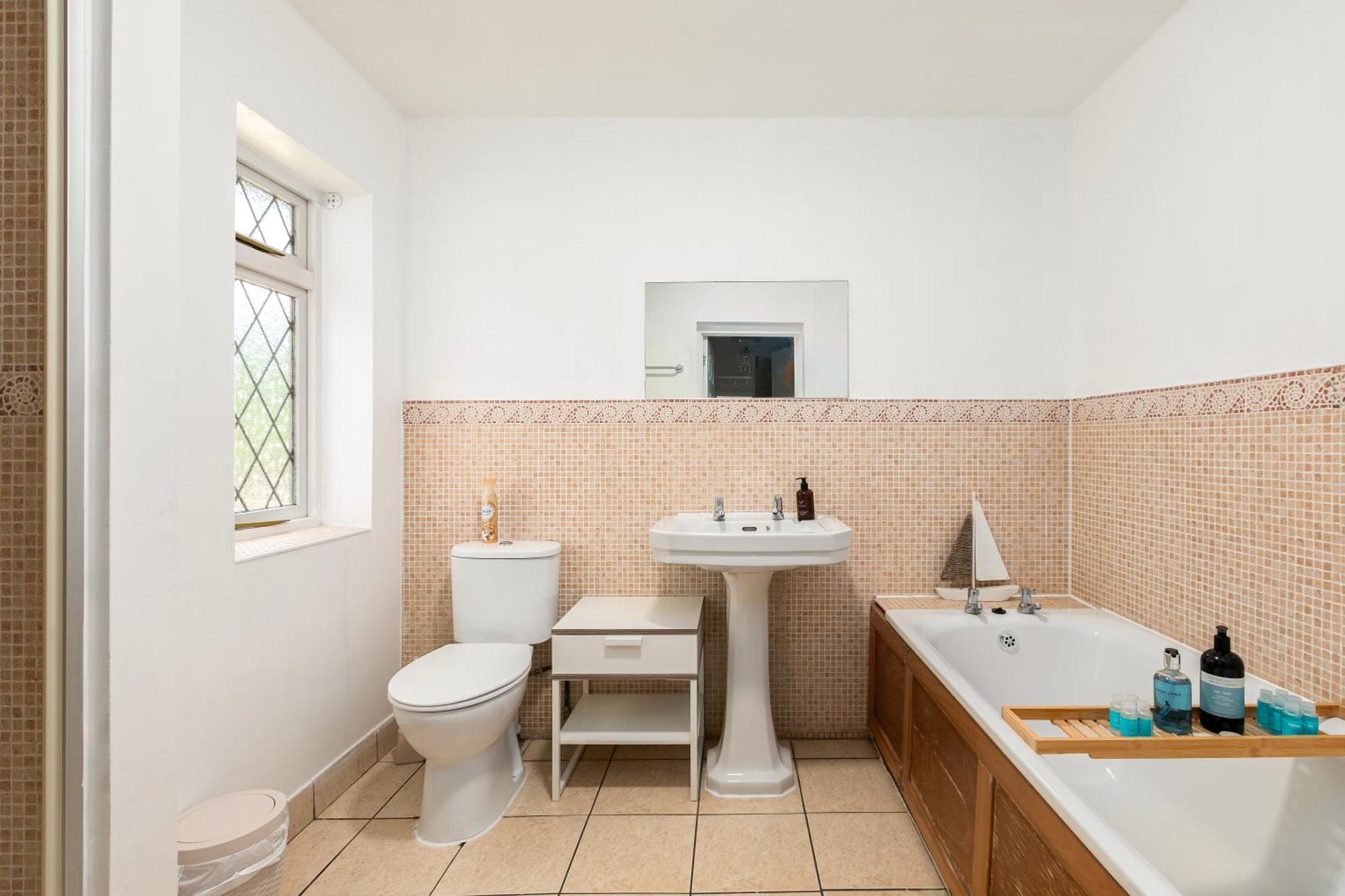 Rural Lodge Stay In Windsor! Hot Tub! Sleeps 20 布雷 外观 照片