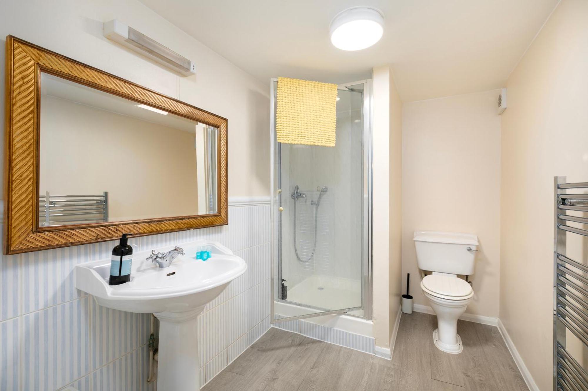 Rural Lodge Stay In Windsor! Hot Tub! Sleeps 20 布雷 外观 照片