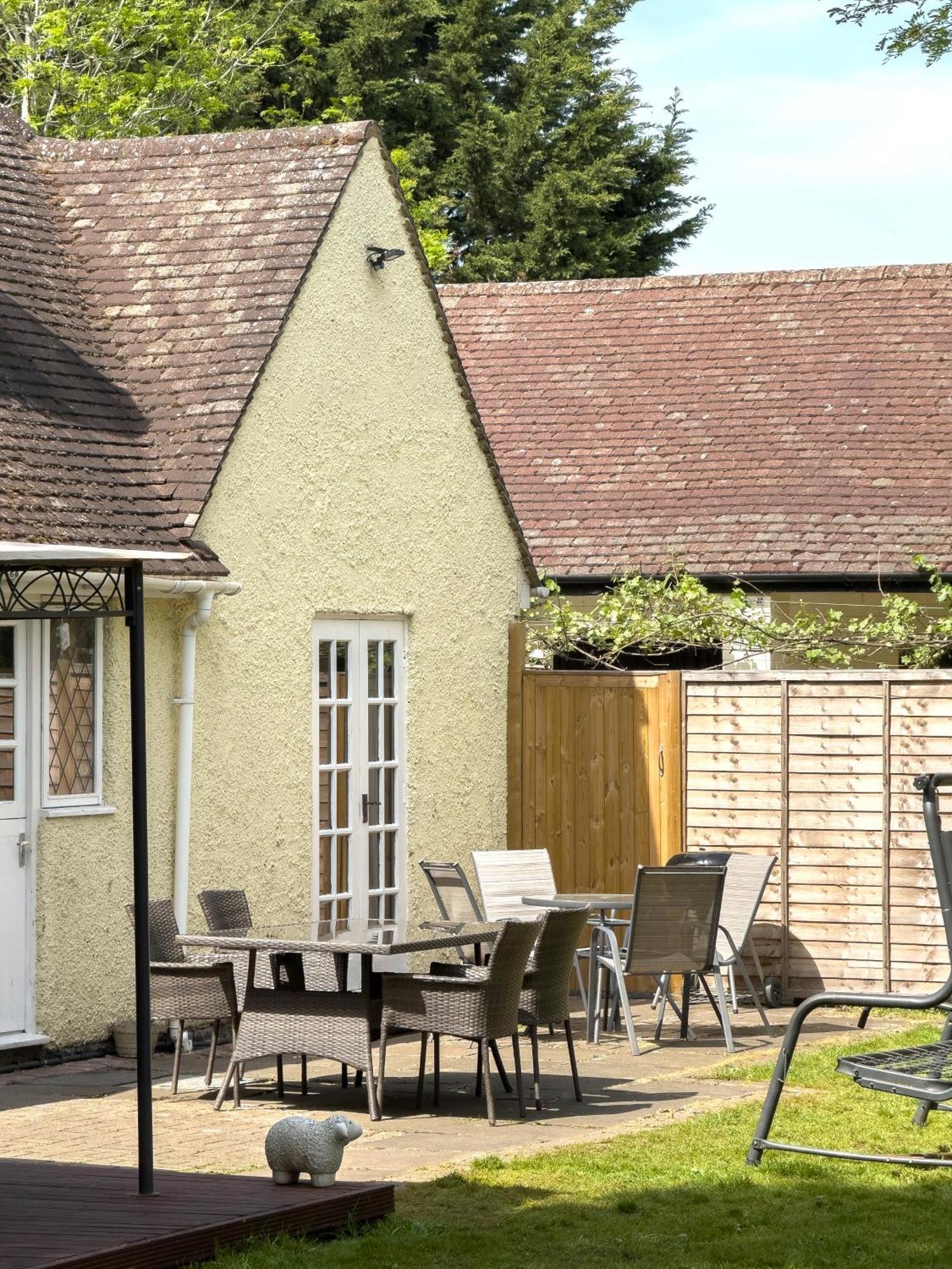 Rural Lodge Stay In Windsor! Hot Tub! Sleeps 20 布雷 外观 照片