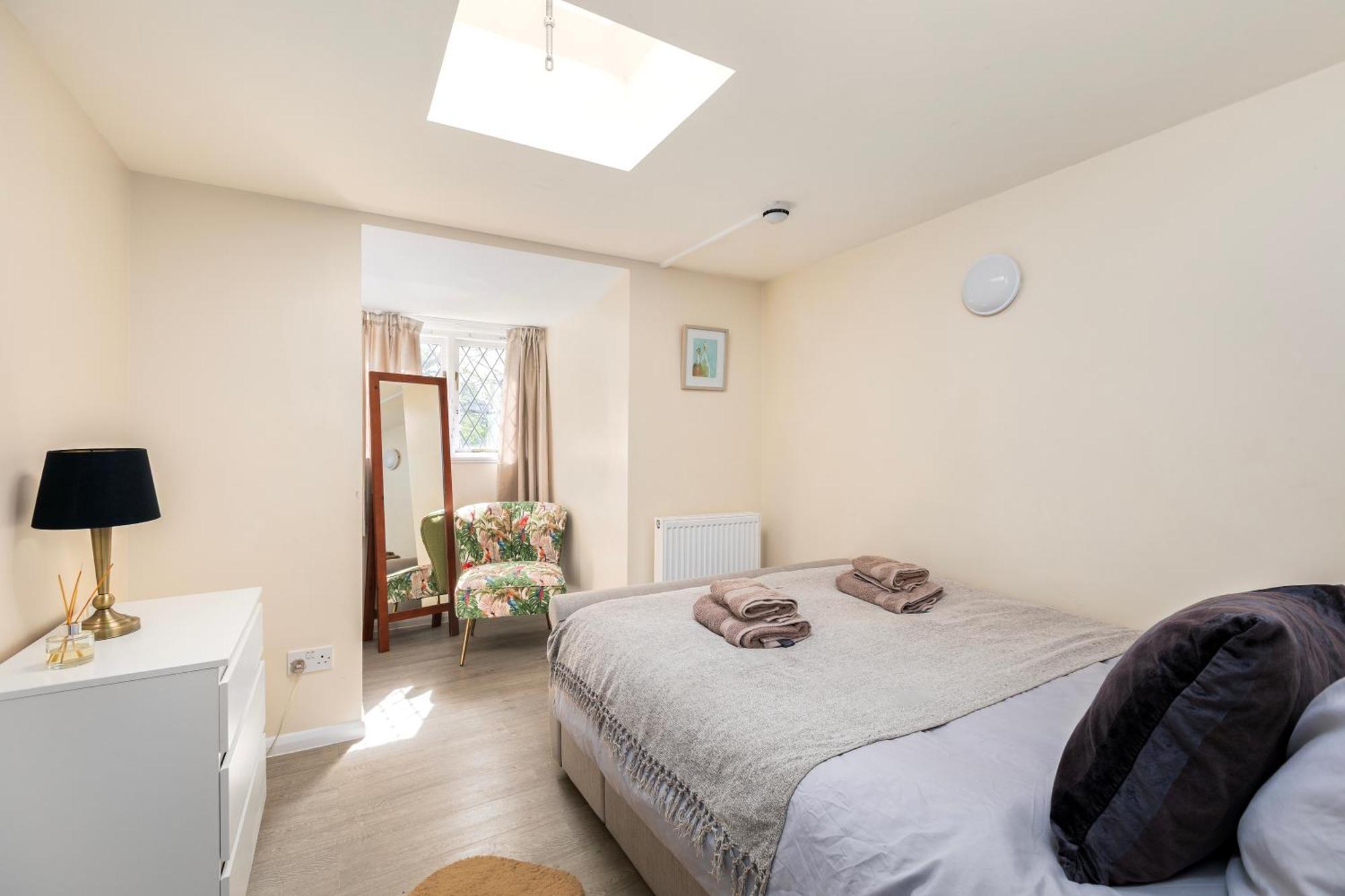 Rural Lodge Stay In Windsor! Hot Tub! Sleeps 20 布雷 外观 照片