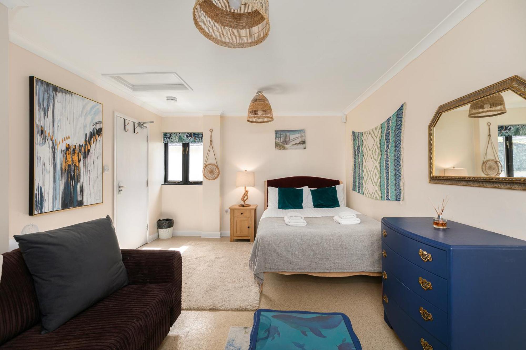 Rural Lodge Stay In Windsor! Hot Tub! Sleeps 20 布雷 外观 照片