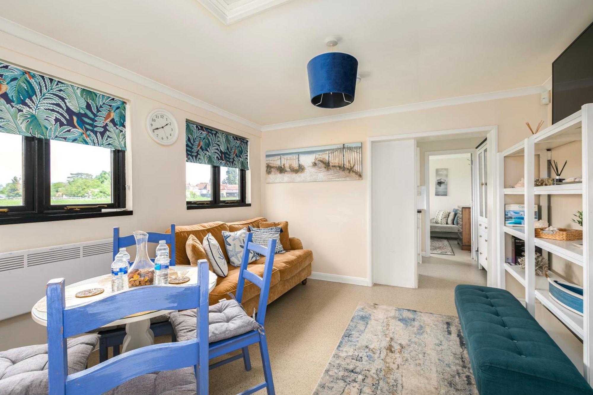 Rural Lodge Stay In Windsor! Hot Tub! Sleeps 20 布雷 外观 照片