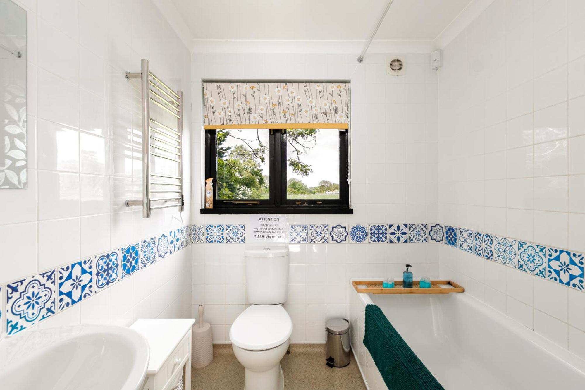 Rural Lodge Stay In Windsor! Hot Tub! Sleeps 20 布雷 外观 照片