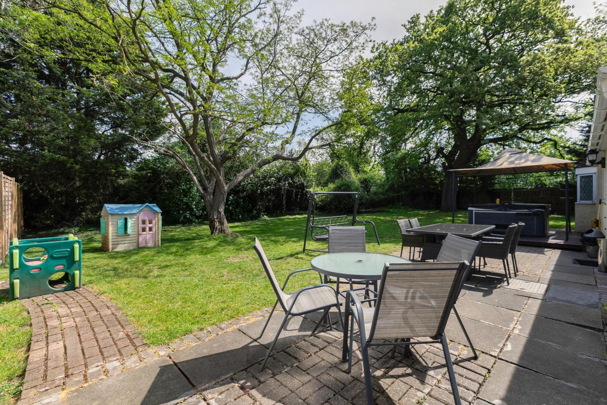 Rural Lodge Stay In Windsor! Hot Tub! Sleeps 20 布雷 外观 照片