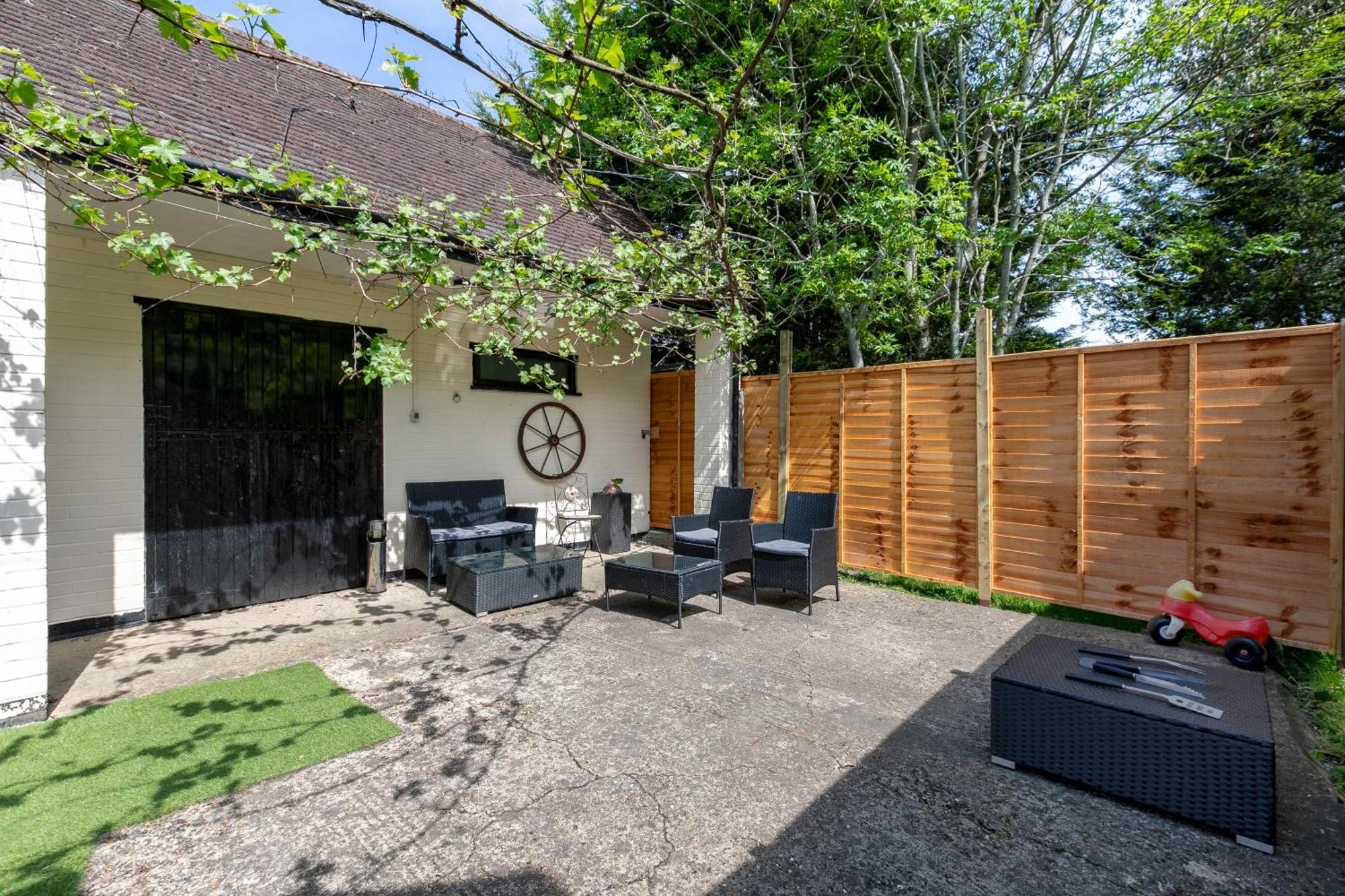 Rural Lodge Stay In Windsor! Hot Tub! Sleeps 20 布雷 外观 照片